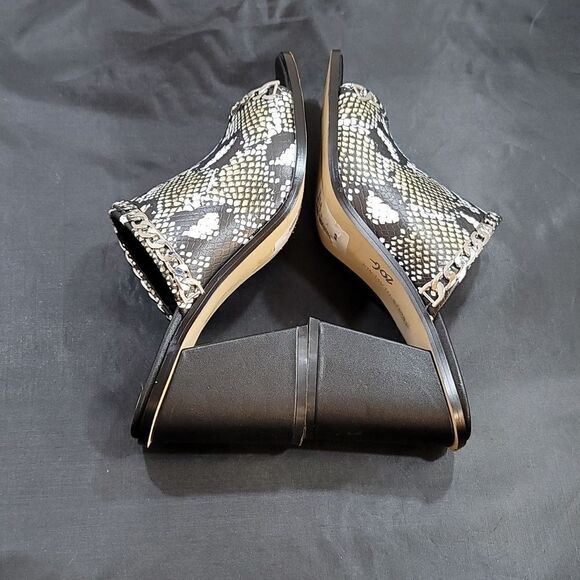 BRAND NEW SAKS FIFTH AVENUE COLLECTION LEATHER SANDALS - Picture 11 of 14